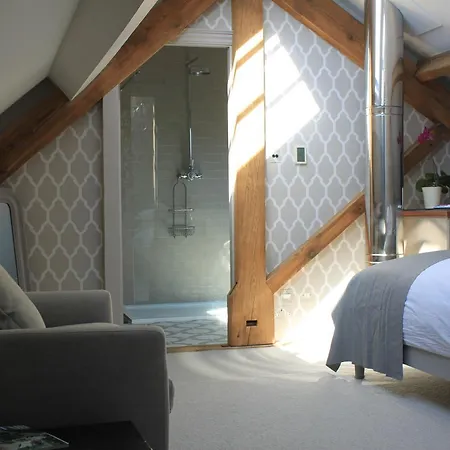 Bed & Breakfast Horse Market 4*